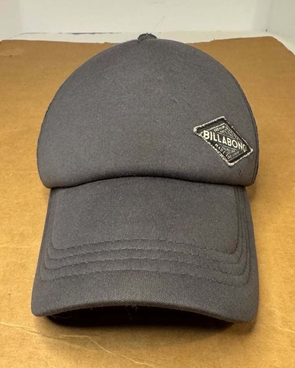 VTG Billabong Gray Meshback Snapback Trucker Hat with Diamond Logo Patch